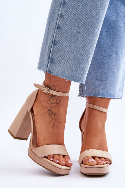 Tacones altos de gamuza con punta cuadrada Merila beige