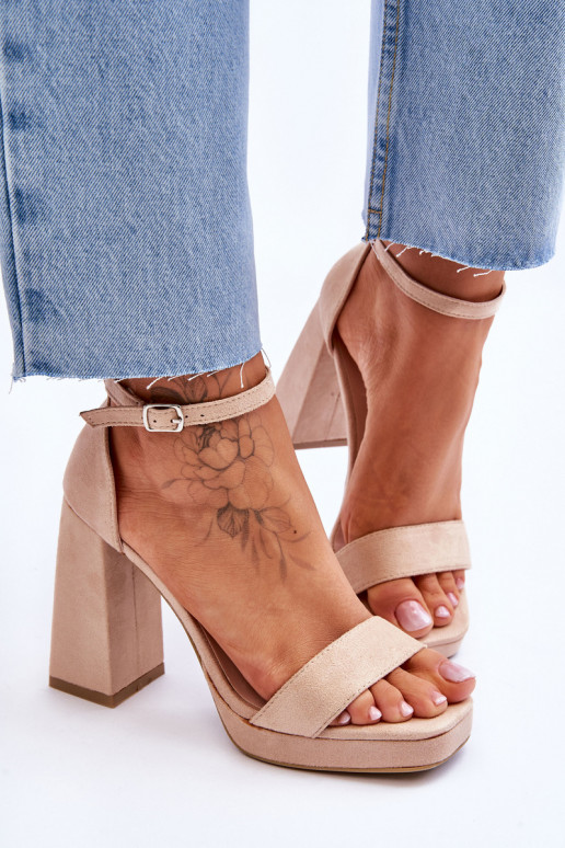 Tacones altos de gamuza con punta cuadrada Merila beige