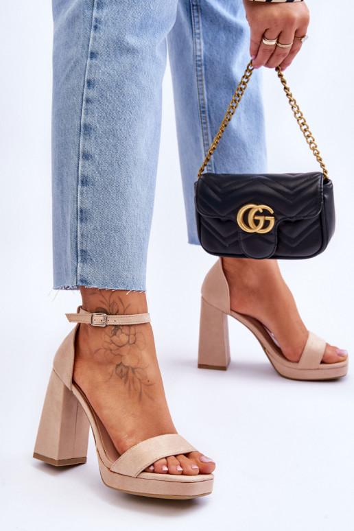 Tacones altos de gamuza con punta cuadrada Merila beige