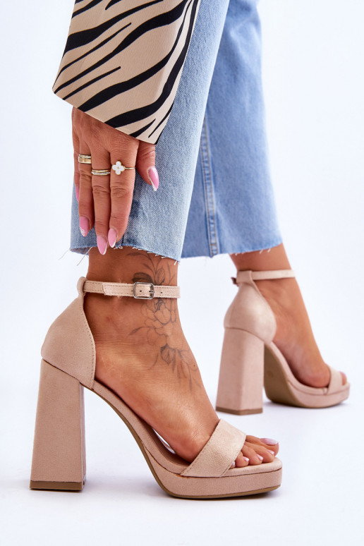 Tacones altos de gamuza con punta cuadrada Merila beige