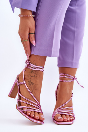 Elegantes sandalias de tacón con tiras en color rosa Tessoro
