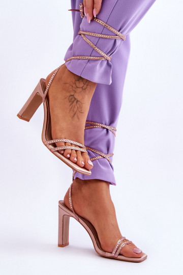 Sandalias elegantes con cordones y remaches Nude Nessy 2