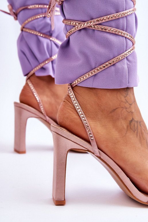 Sandalias elegantes con cordones y remaches Nude Nessy