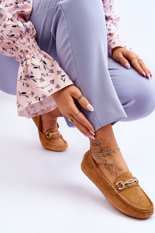 Mocasines clásicos de ante con adornos en color marrón Amera