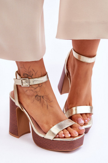 Sandalias de mujer con plataforma en color dorado Marina