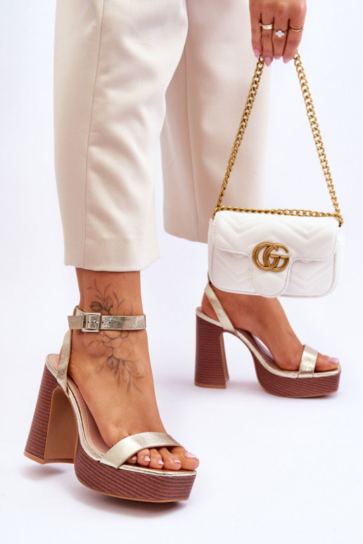 Sandalias de mujer con plataforma en color dorado Marina