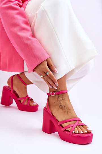 Elegantes sandalias de tacón con tiras en color rosa Shemira 2