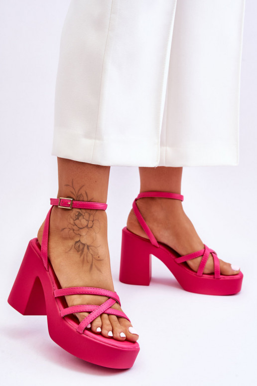 Elegantes sandalias de tacón con tiras en color rosa Shemira