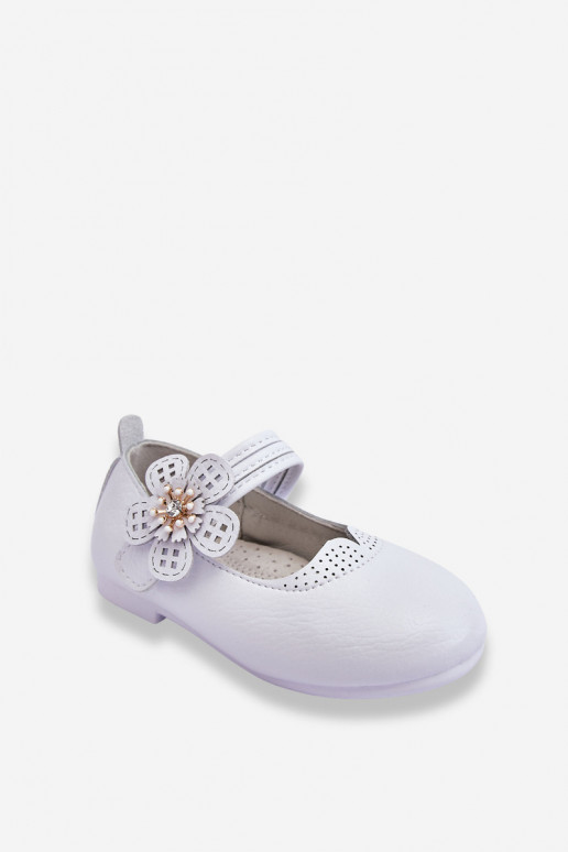Bailarinas infantiles con flor en color blanco Cobi