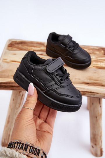Zapatillas deportivas infantiles del modelo clásico en color negro Marlin.
