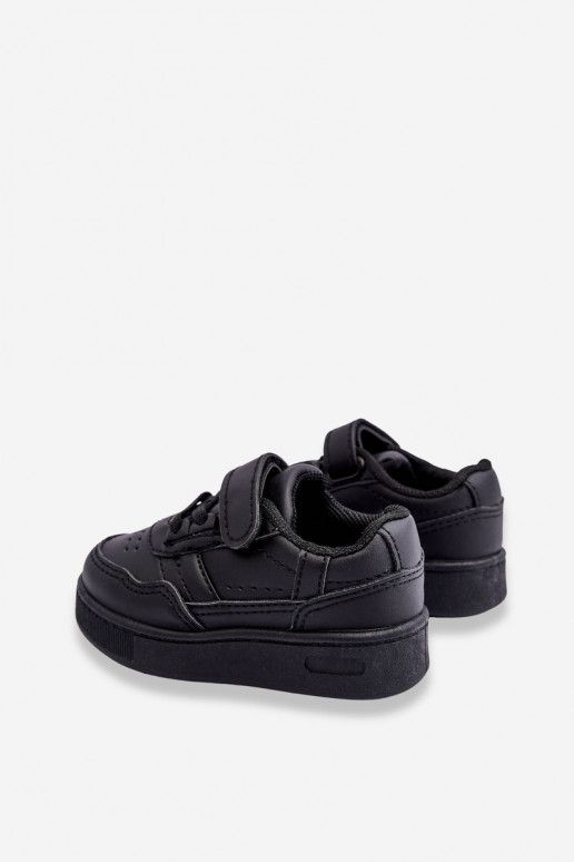 Zapatillas deportivas infantiles del modelo clásico en color negro Marlin.