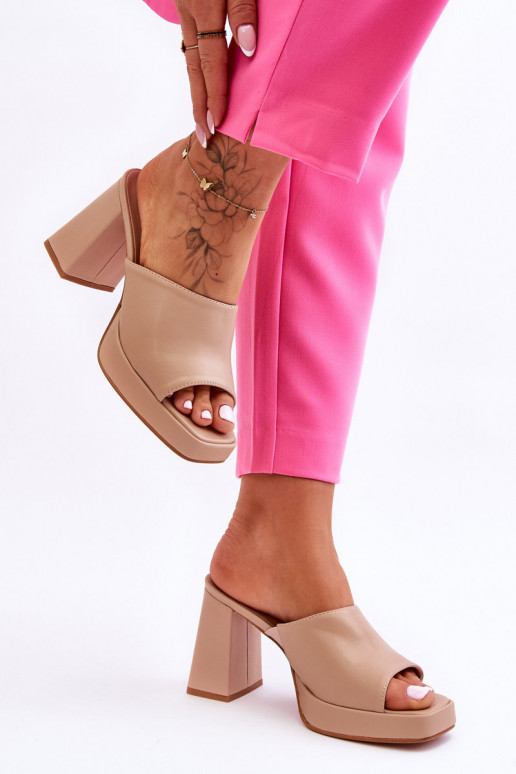 Zapatillas de piel con tacón beige Livesa