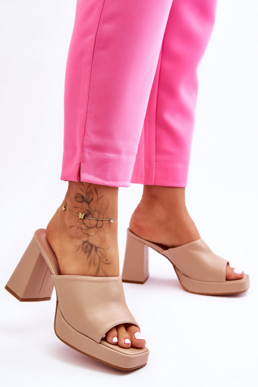 Zapatillas de piel con tacón beige Livesa
