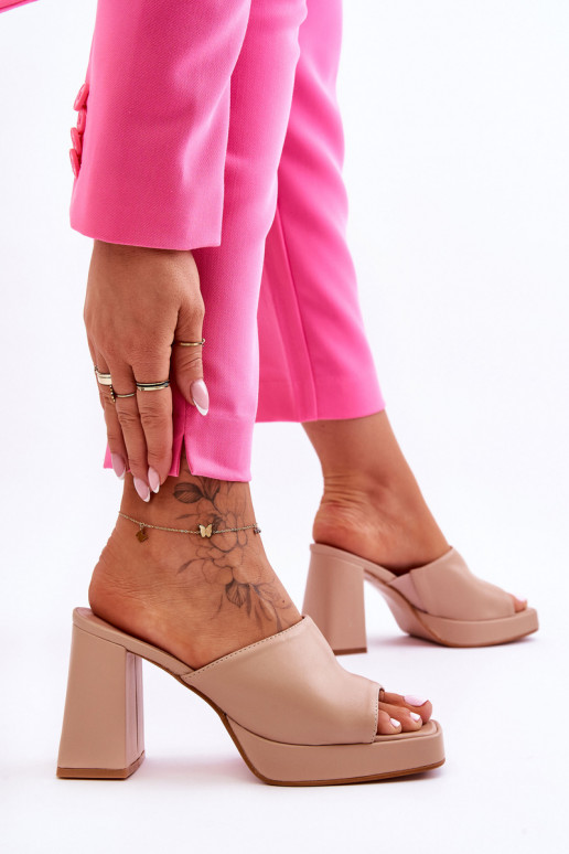 Zapatillas de piel con tacón beige Livesa