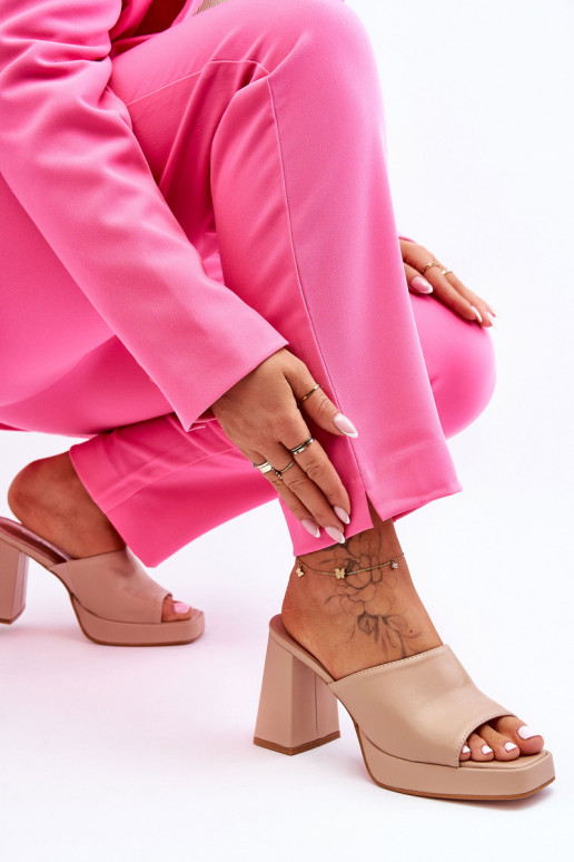 Zapatillas de piel con tacón beige Livesa