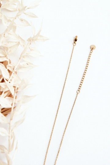 Collar en color dorado 2