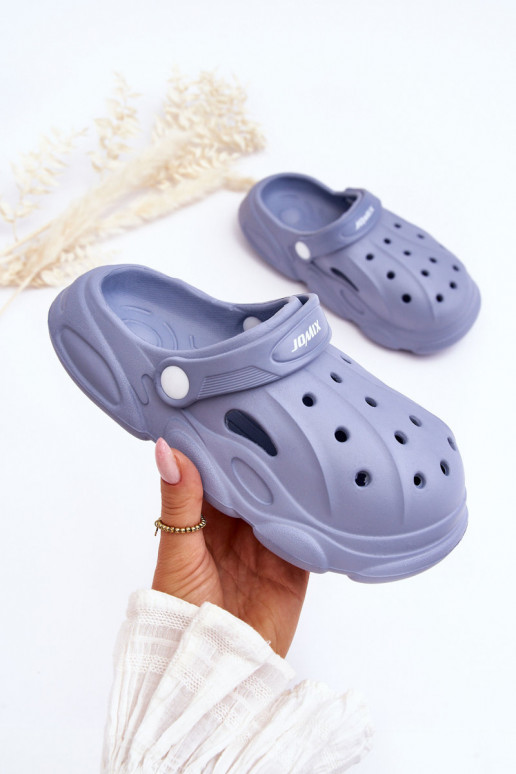 Zapatillas de casa para niños tipo Crocs en color azul Cloudy