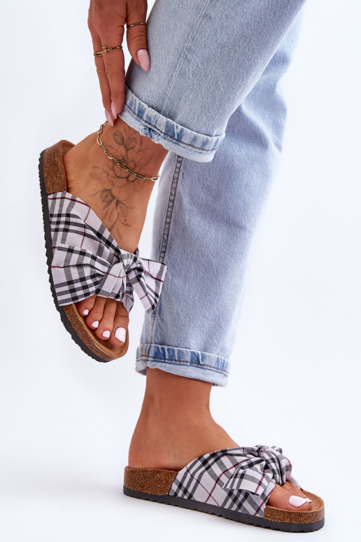 Pantuflas con cintas y plataforma en gris Vero