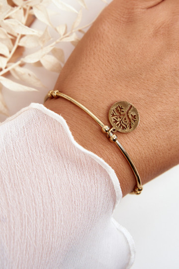 la pulsera es de oro