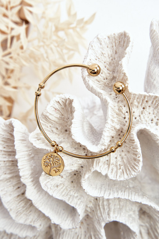 la pulsera es de oro