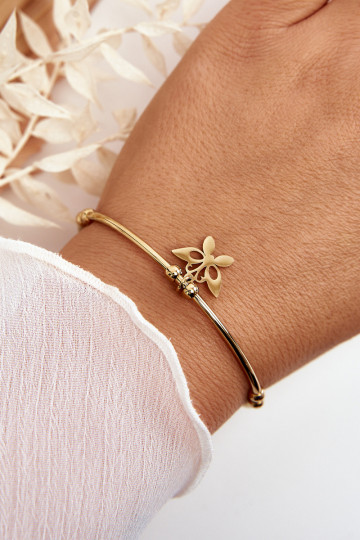 la pulsera es de oro