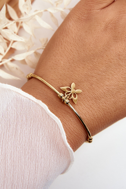 la pulsera es de oro