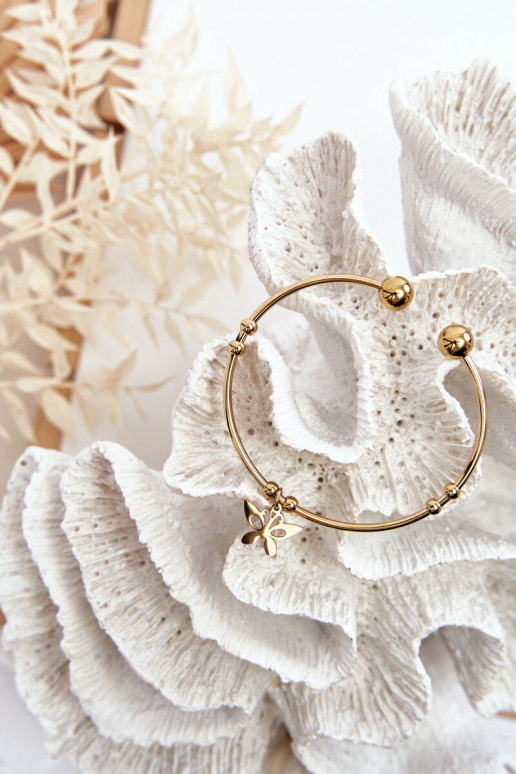 la pulsera es de oro