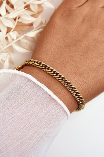 la pulsera es de oro
