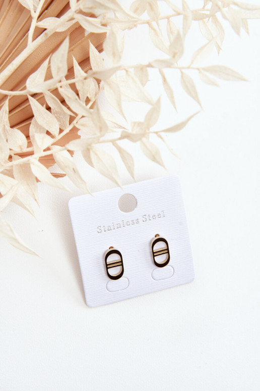 Pendientes ovalados en color dorado.