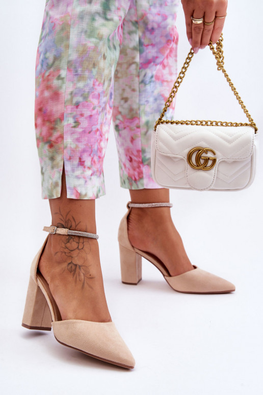 Zapatos de ante con ojales brillantes en color beige Diamond Zapatos de ante con ojales brillantes en color beige Diamond