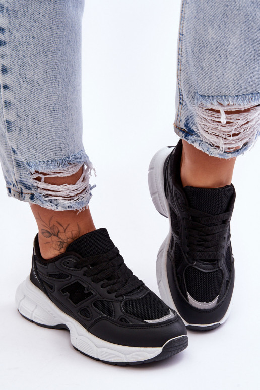 Zapatillas con malla en color negro Venecia.