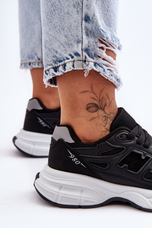Zapatillas con malla en color negro Venecia.