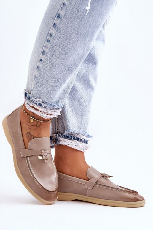 Mocasines de mujer modelo clásico en color gris Cortez. Mocasines de mujer modelo clásico en color gris Cortez.