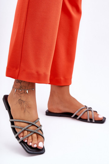 Pantuflas con tiras I color negro Leomi