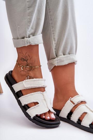 Pantuflas con cierres adhesivos en color blanco Lamirose