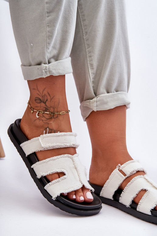Pantuflas con cierres adhesivos en color blanco Lamirose