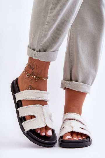 Pantuflas con cierres adhesivos en color blanco Lamirose 2