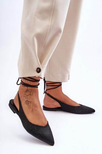 Zapatos de tacón modelo clásico con puntera en punta en color negro Delimena