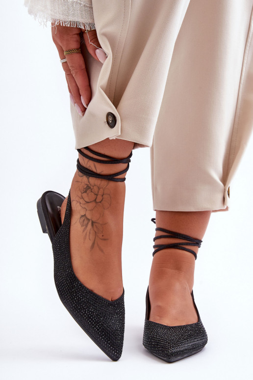 Zapatos de tacón modelo clásico con puntera en punta en color negro Delimena