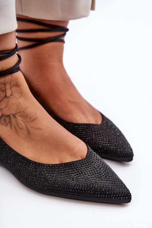 Zapatos de tacón modelo clásico con puntera en punta en color negro Delimena Zapatos de tacón modelo clásico con puntera en punta en color negro Delimena