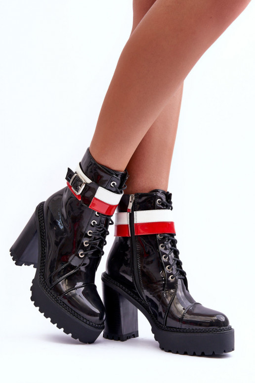 Botas con tacón en color negro Adrijana