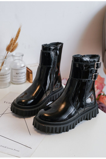 Botas Infantiles efecto lacado con hebillas en color negro Chloraia