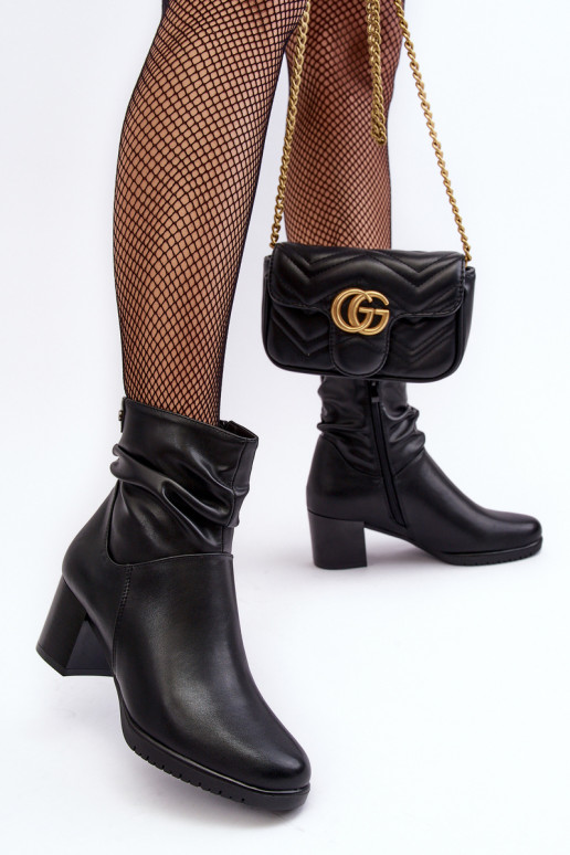 Botas con tacón color negro Liriam