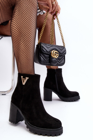 Botines de ante con adornos en negro Strong 2