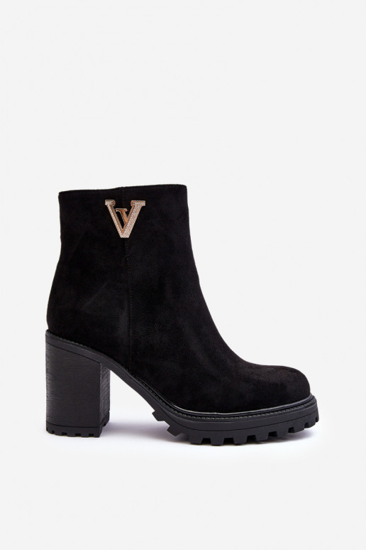 Botines de ante con adornos en negro Strong