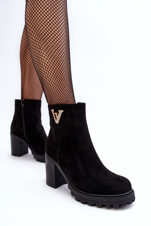 Botines de ante con adornos en negro Strong