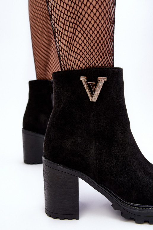Botines de ante con adornos en negro Strong