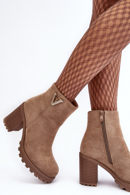 Botines de ante con adornos beige Strong