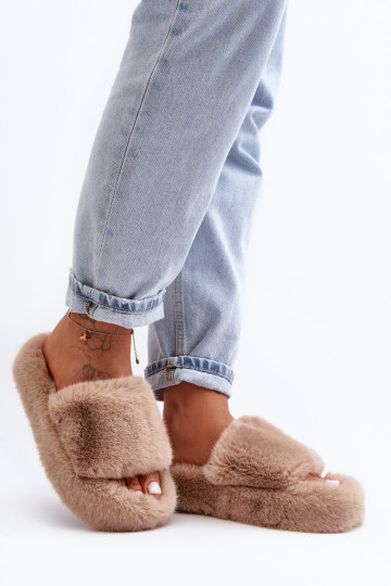 con un abrigo de piel Zapatillas Femenino beige Biella 2