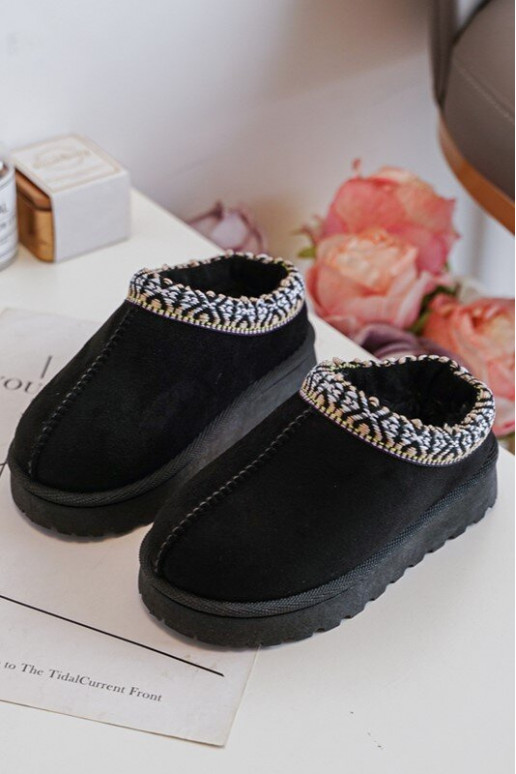 Zapatillas infantiles de modelo resistente para abrigar en color negro Olivane